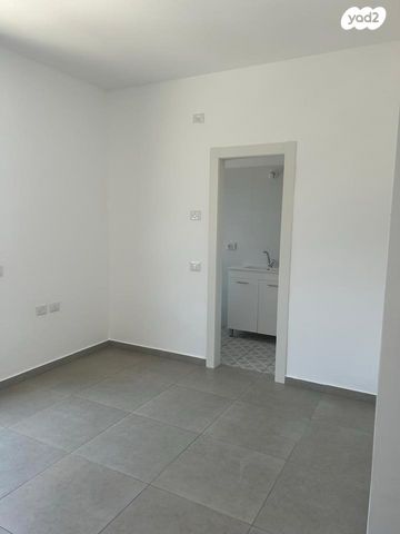 דירה, מניה שוחט, אור יהודה