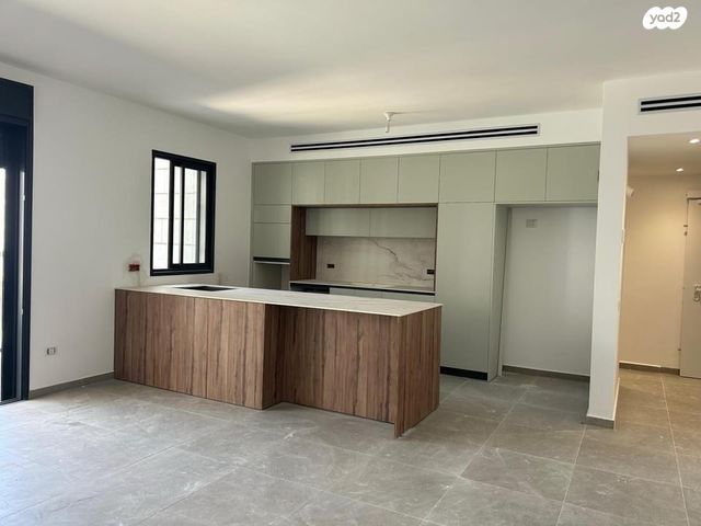 דירה, מניה שוחט, אור יהודה