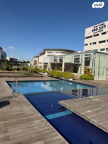 בניין משרדים, גולן, קרית שדה התעופה, קרית שדה התעופה / איירפורט סיטי