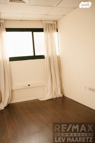 משרדים, העבודה, ראש העין