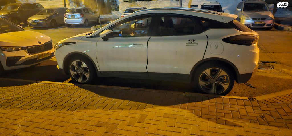 מודעת רכב ג׳ילי Geometry C