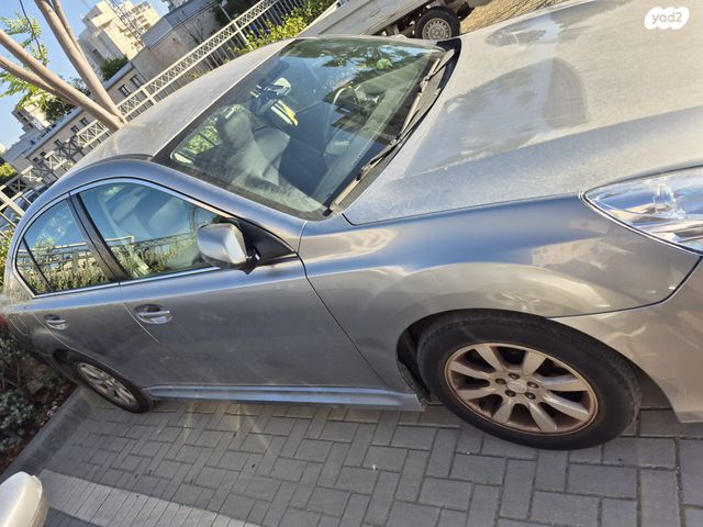 סובארו B4/לגאסי