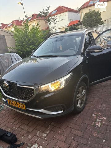 מודעת רכב אם ג'י ZS