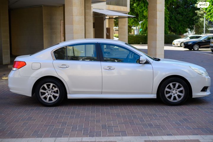 סובארו B4/לגאסי