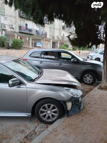 סובארו B4/לגאסי