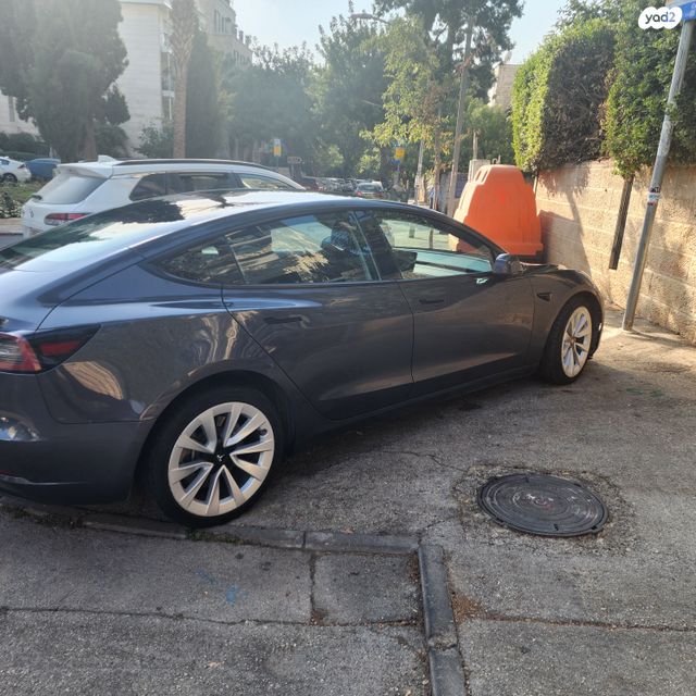 מודעת רכב טסלה מודל 3