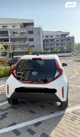 טויוטה אייגו X