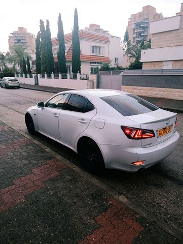 מודעת רכב לקסוס IS