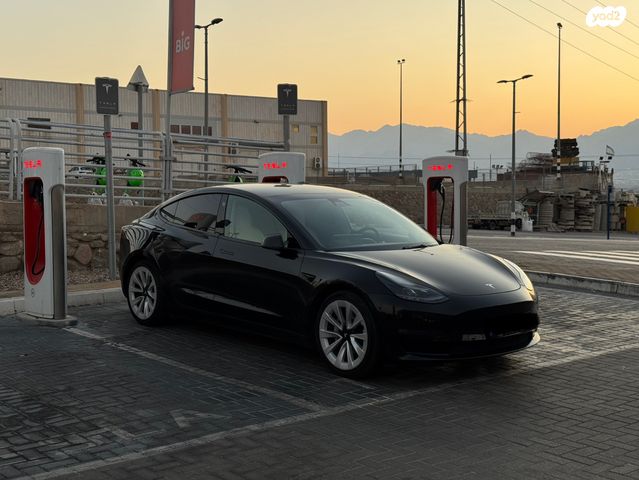 מודעת רכב טסלה מודל 3