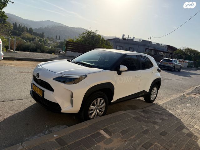 מודעת רכב טויוטה יאריס קרוס