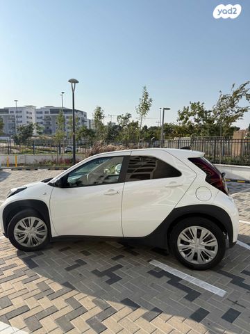 טויוטה אייגו X