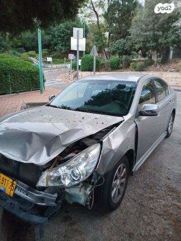 סובארו B4/לגאסי