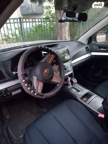 סובארו B4/לגאסי