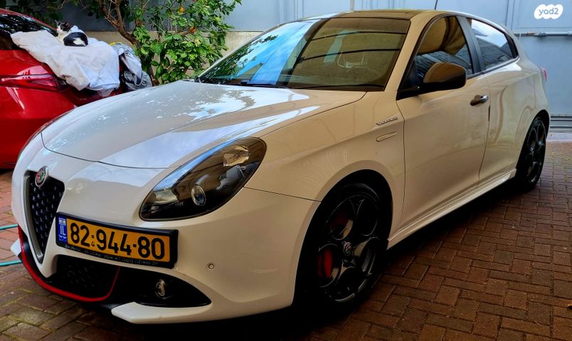 מודעת רכב אלפא רומיאו ג'ולייטה