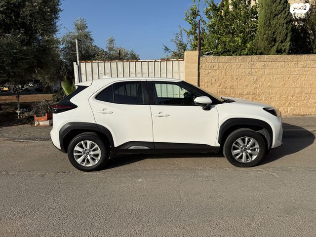 טויוטה יאריס קרוס