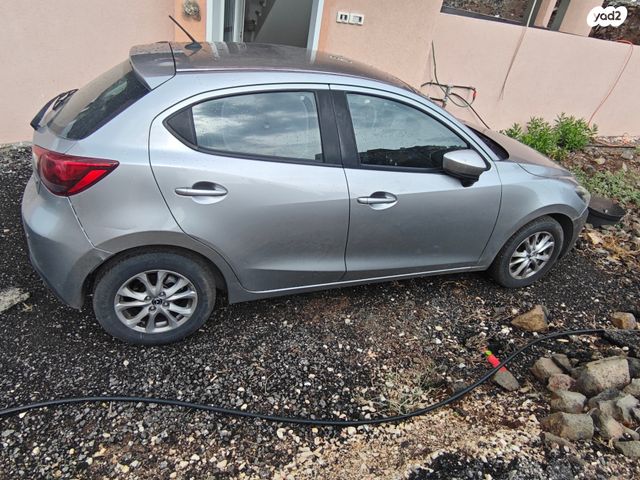 מודעת רכב מאזדה 2