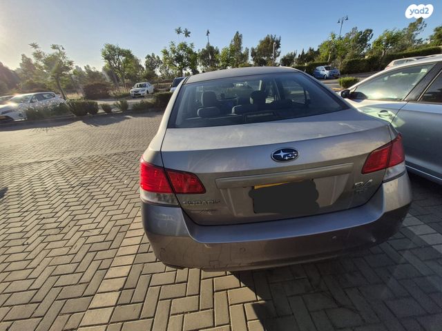 סובארו B4/לגאסי