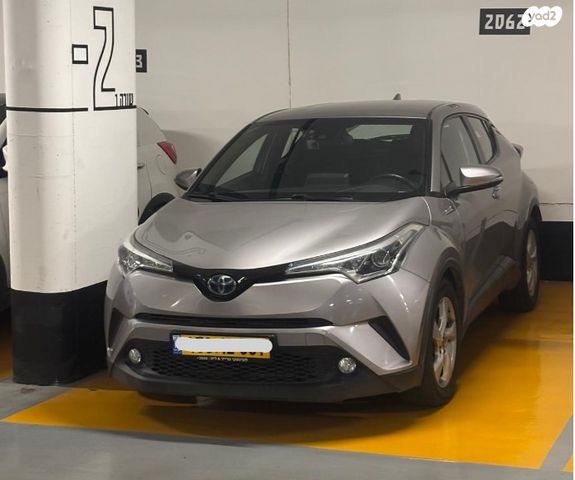 מודעת רכב טויוטה C-HR