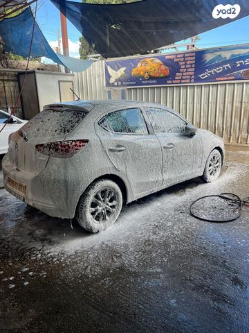 מודעת רכב מאזדה 2