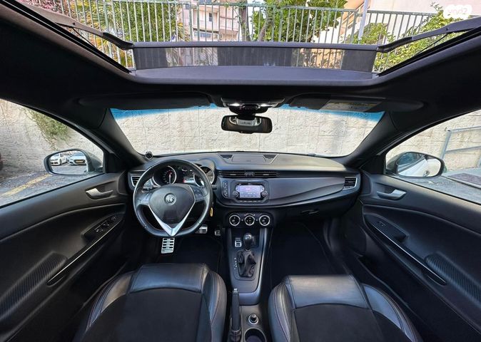 אלפא רומיאו ג'ולייטה