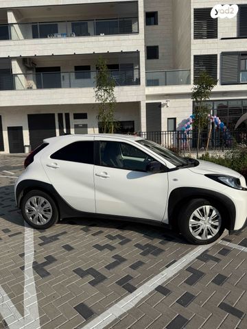 טויוטה אייגו X