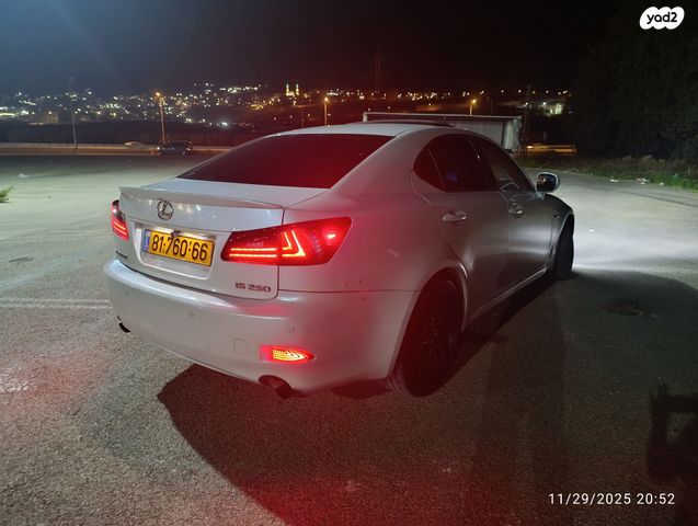 לקסוס IS