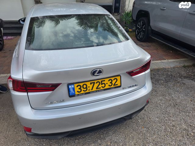 מודעת רכב לקסוס IS