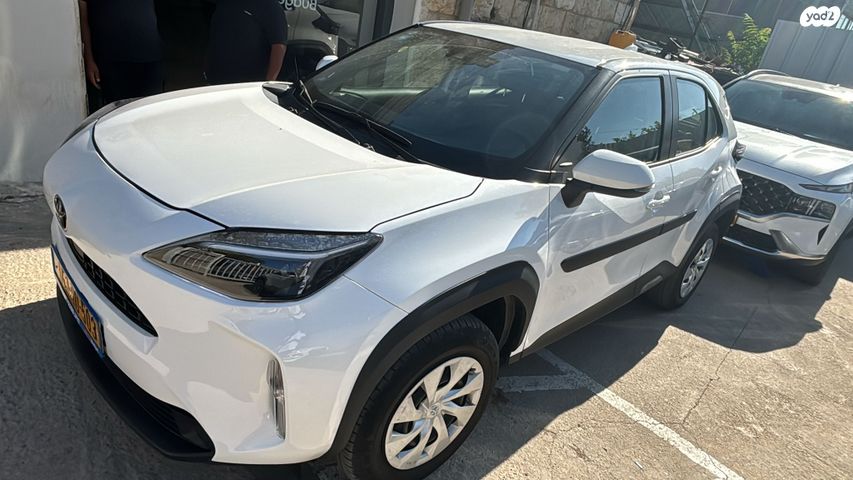 מודעת רכב טויוטה יאריס קרוס