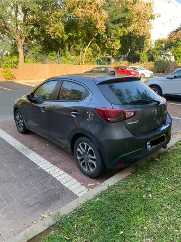 מודעת רכב מאזדה 2