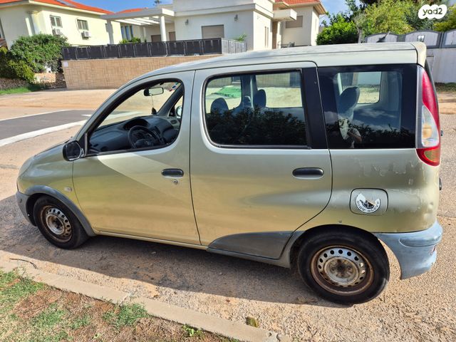 טויוטה יאריס