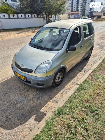 טויוטה יאריס