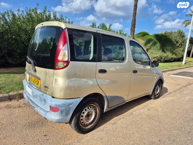 טויוטה יאריס