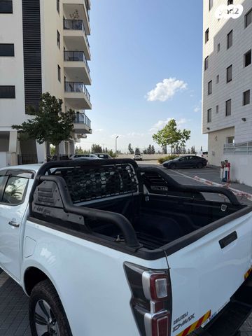 איסוזו די-מקס