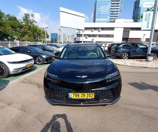 מודעת רכב ג'נסיס GV60