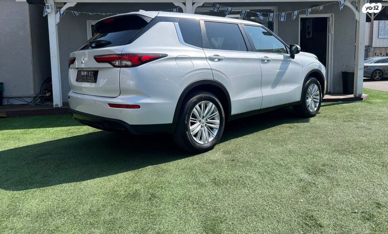 מיצובישי אאוטלנדר