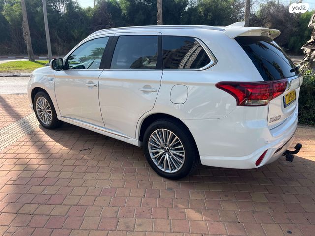 מיצובישי אאוטלנדר