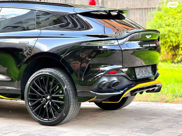 אסטון מרטין DBX