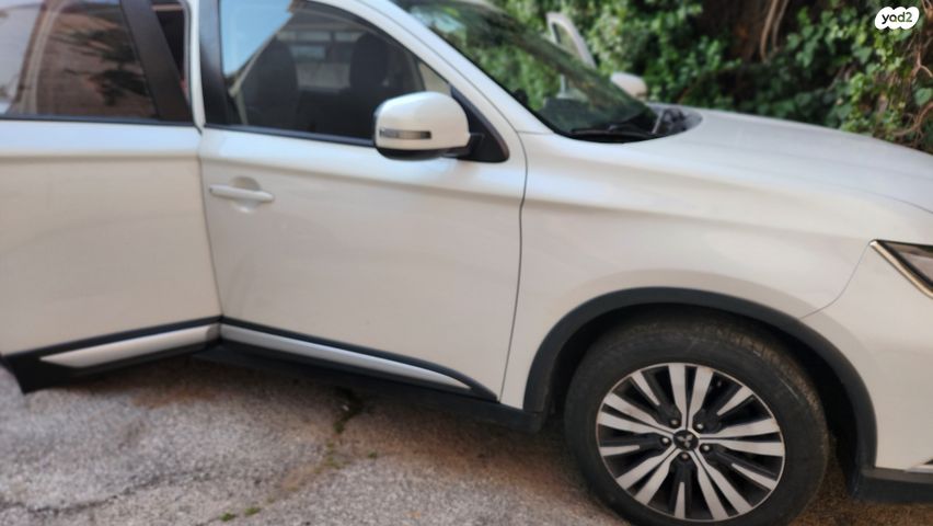 מיצובישי אאוטלנדר