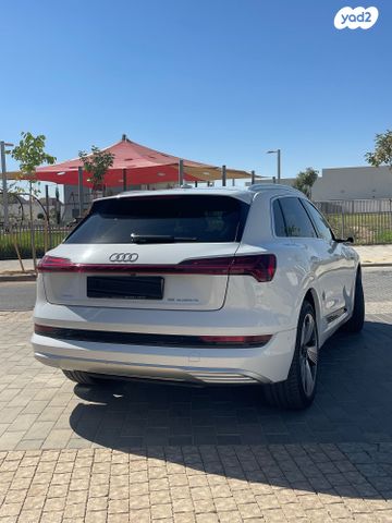 מודעת רכב אאודי E-tron