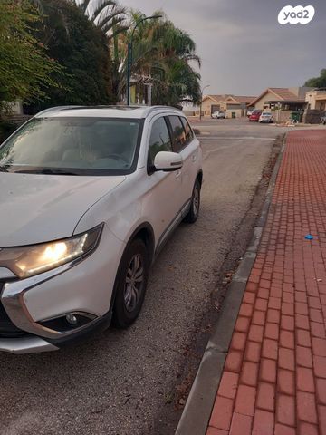 מיצובישי אאוטלנדר