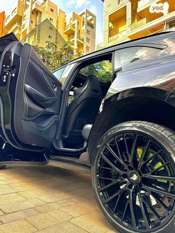 אסטון מרטין DBX