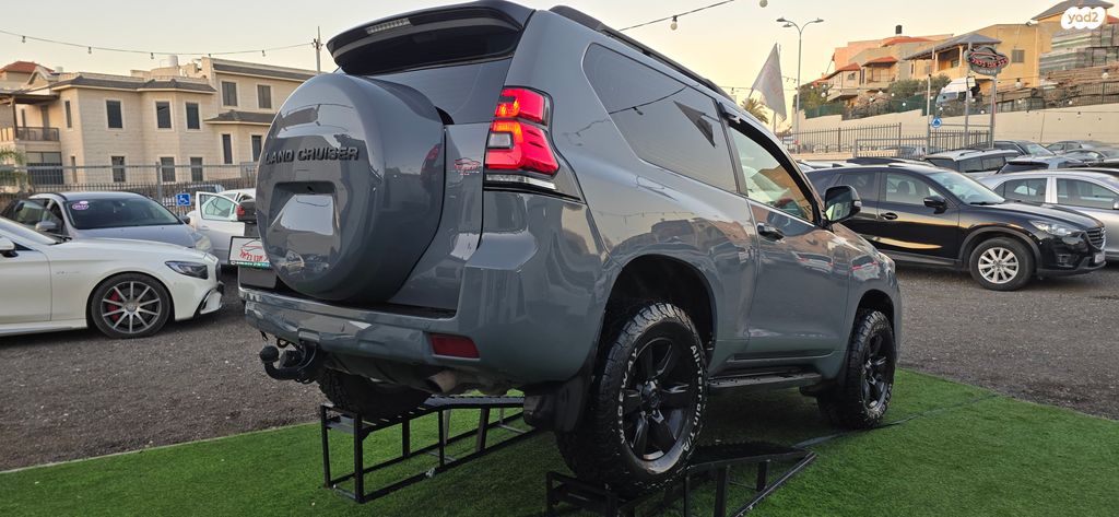 טויוטה לנד קרוזר