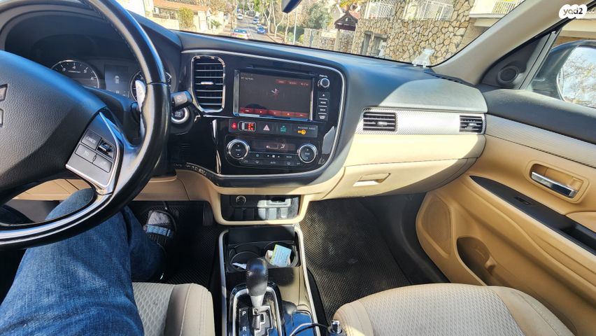 מיצובישי אאוטלנדר