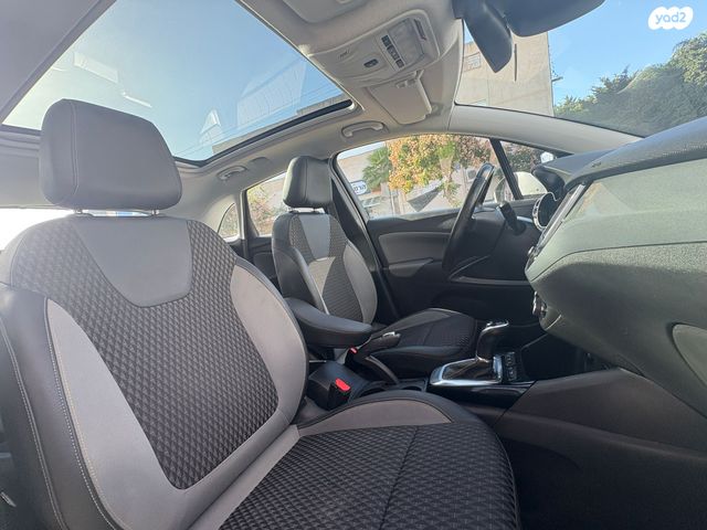 אופל קרוסלנד X