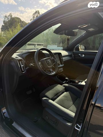 וולוו XC40