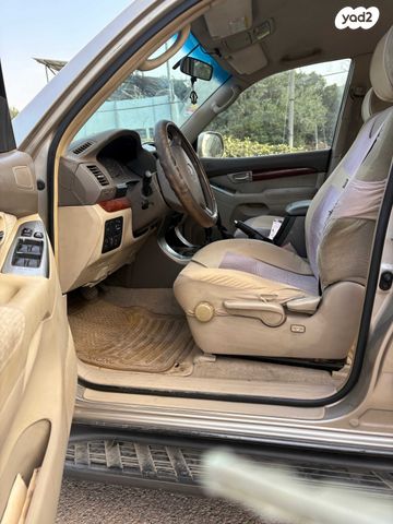 טויוטה לנד קרוזר