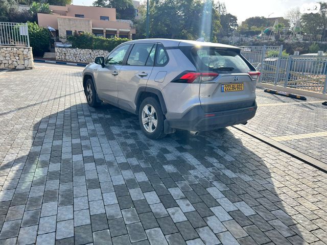 מודעת רכב טויוטה RAV4