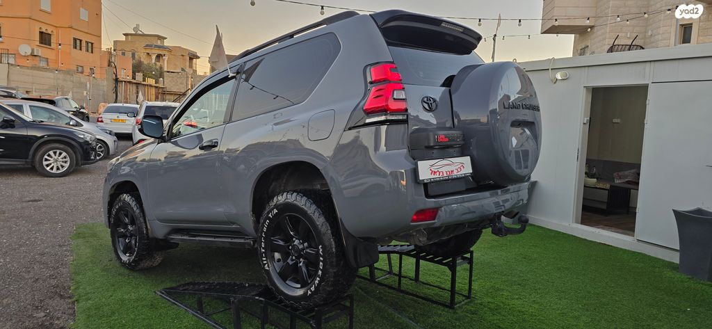 טויוטה לנד קרוזר