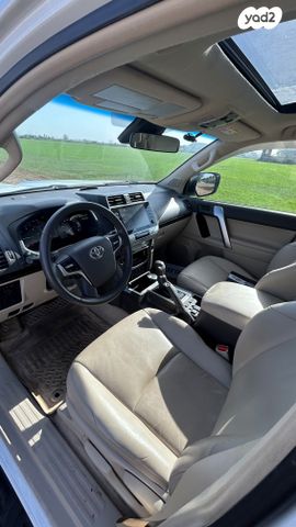 טויוטה לנד קרוזר