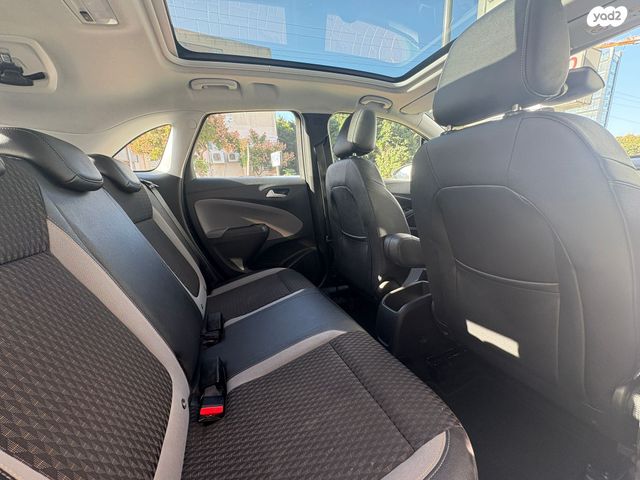 אופל קרוסלנד X